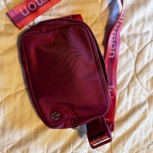 Everywhere Belt Bag - Wordmark